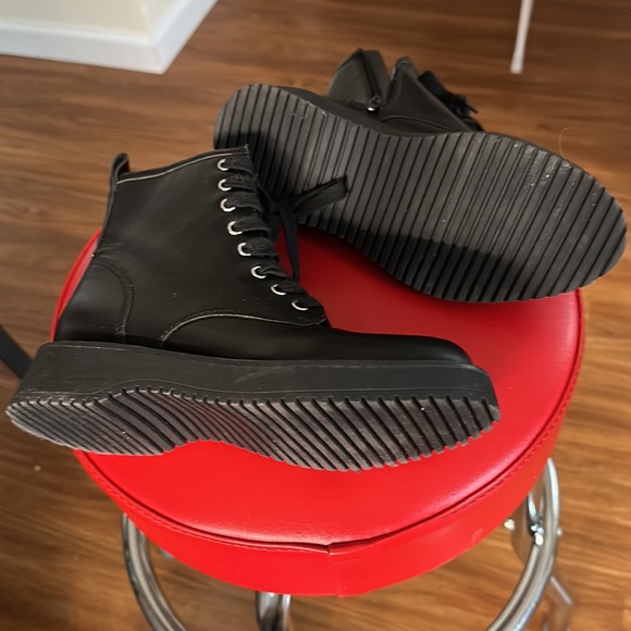 Madden Boots EUC - Picture 3 of 4